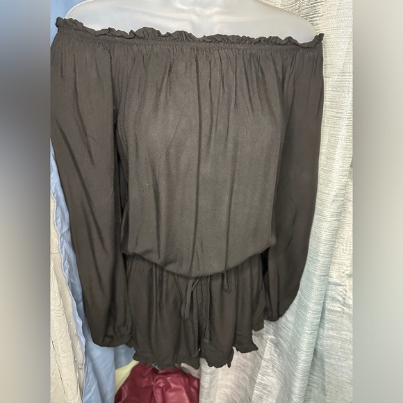 Brandy Melville Gabriella Long Sleeve Ruffle Romper One Size Fits Most - Picture 8 of 10